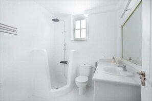 Doccia, asciugamani, sapone, shampoo