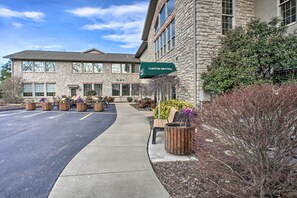 Apartment (2 Bedrooms) | Interior - Golfers Oasis w/ Pool! 3 Mi to Table Rock Lake (Branson)