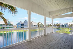 Property grounds - Salty Lashes | Charming Coastal Retreat Near Keira’s Pool and the Lake (Port Aransas)