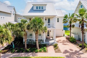 Exterior - Salty Lashes | Charming Coastal Retreat Near Keira’s Pool and the Lake (Port Aransas)