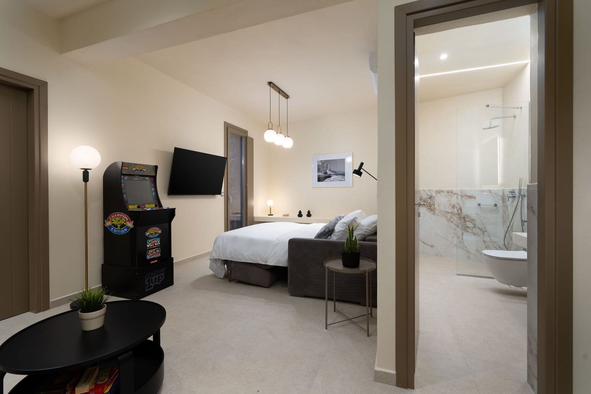 2 chambres, coffres-forts dans les chambres, fer et planche à repasser