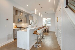 Interior - Walk to Bars! Lohi City-view Haven w/ Hot Tub (Denver)