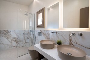 Shower, towels, soap, shampoo - Villa Eunomia, 2 BDR, Wonderful Seaviews, Private Pool, Santorini (Santorini)