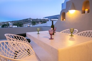 Outdoor dining - Villa Ioneira, Sea Views, Outdoor Hot Tub, Furnished Terrace, Santorini (Santorini)