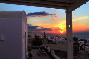 Terrace/patio - Villa Ioneira, Sea Views, Outdoor Hot Tub, Furnished Terrace, Santorini (Santorini)