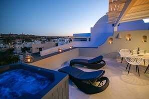 A rooftop terrace with a hot tub, lounge chairs, and a dining area with table and chairs. - Villa Ioneira, Sea Views, Outdoor Hot Tub, Furnished Terrace, Santorini (Santorini)