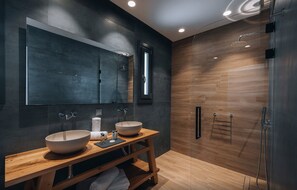 Shower, towels, soap, shampoo - Villa Heliora, 2 BDR, Private Pool, Furnished Terrace, Naousa (Paros)