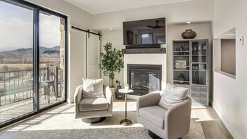 Apartment (3 Bedrooms) | Front of property