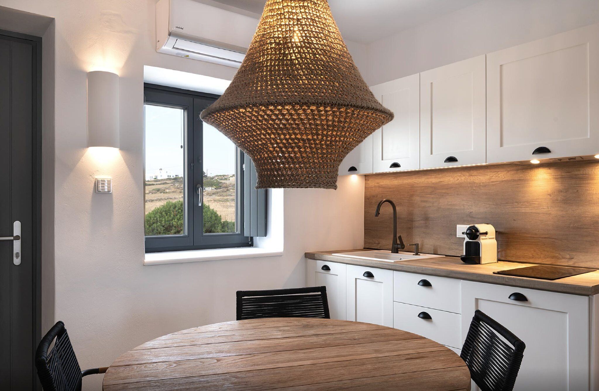 Fridge, stovetop, coffee/tea maker, electric kettle