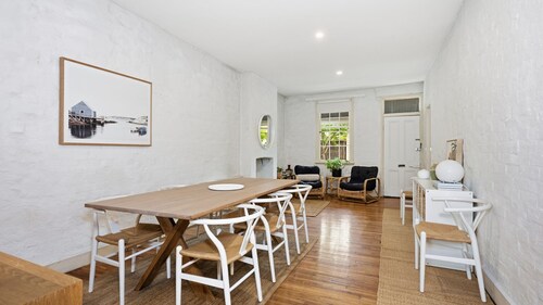 Draper Garden Cottage with Parking