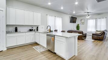 House (3 Bedrooms) | Interior