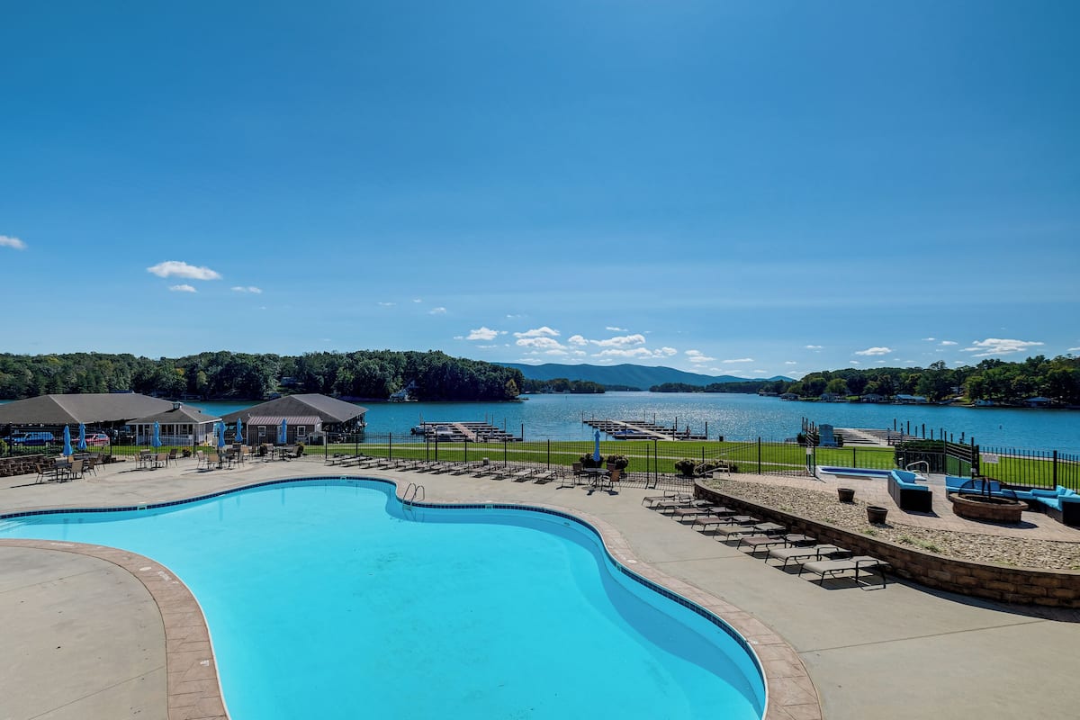 Apartment (2 Bedrooms) | Front of property