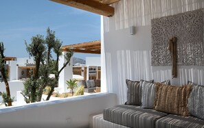 Property grounds - Suite Astryne, Private Plunge Pool, Furnished Terrace, Naousa (Paros)