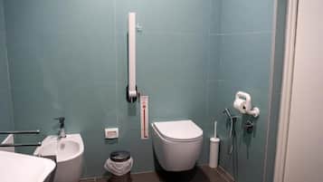 Chambre Quadruple Familiale, balcon | Salle de bain