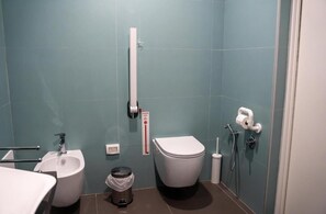 Kamar Quadruple Keluarga, balkon | Kamar mandi