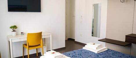 Chambre Confort double, 1 lit double, balcon