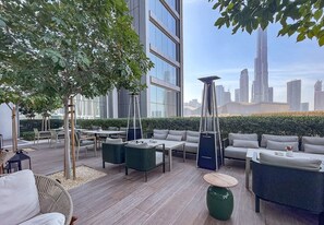 Outdoor dining - Premium 2BR In Vida with Burj Khalifa View (Dubai)
