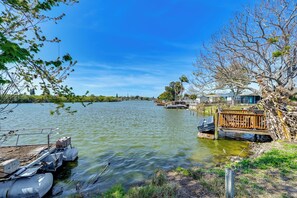 Interior - Lakefront Anglers Oasis in Holiday! 8 Mi to Beach (Holiday)