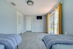 Interior - Lakefront Anglers Oasis in Holiday! 8 Mi to Beach (Holiday)