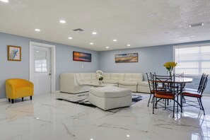 Interior - Lakefront Anglers Oasis in Holiday! 8 Mi to Beach (Holiday)