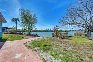 Interior - Lakefront Anglers Oasis in Holiday! 8 Mi to Beach (Holiday)