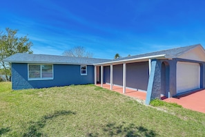 Interior - Lakefront Anglers Oasis in Holiday! 8 Mi to Beach (Holiday)