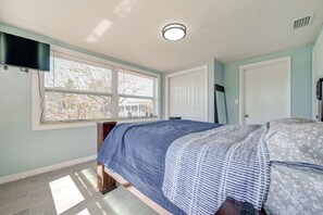 House (4 Bedrooms) | Interior - Lakefront Anglers Oasis in Holiday! 8 Mi to Beach (Holiday)