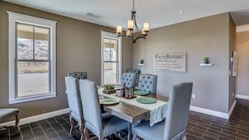 House (3 Bedrooms) | Interior