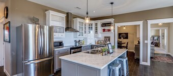 Peaceful, Serene Getaway 17 Mi to Dtwn Roswell!