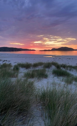 Taigh Mòr traditional Croft house, walking distance to beaches, Atlantic views.