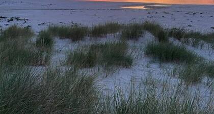 Taigh Mòr traditional Croft house, walking distance to beaches, Atlantic views.