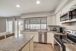House (3 Bedrooms) | Interior - DFW Home Base! Quiet Suburb Stay w/ Yard (Carrollton)