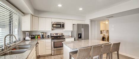 House (3 Bedrooms) | Interior