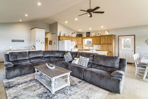 House (4 Bedrooms) | Interior