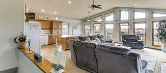 Deck w/ Lake Mac View! Spacious Family Retreat