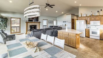 House (4 Bedrooms) | Interior