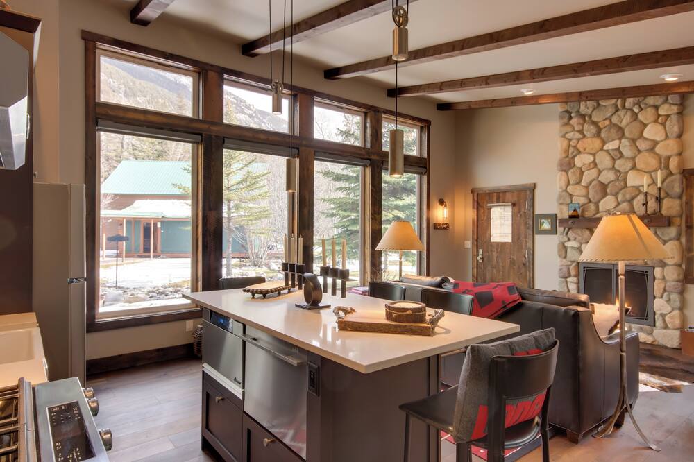 Boulder Dreams Guest House w/ Fire Pit! - Nye, MT