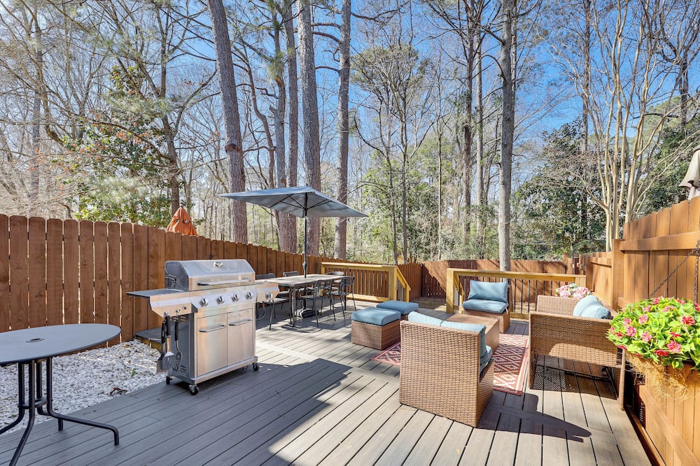 Great for Families! Quiet Auburn Getaway w/ Deck - Waverly, AL