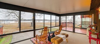 Steps to Shore: Group Getaway on Kentucky Lake!