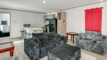 House (2 Bedrooms) | Interior