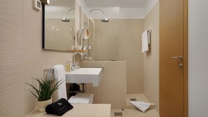 Shower, hair dryer, towels - Villa Malipiero Residence by Villas Guide (Rovinj)