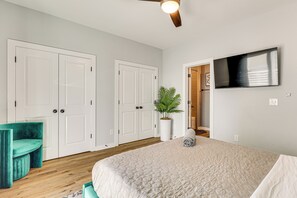 Apartment (4 Bedrooms) | Interior - Sun, Surf & Group Fun in Carolina Beach! Luxe Home (Carolina Beach)