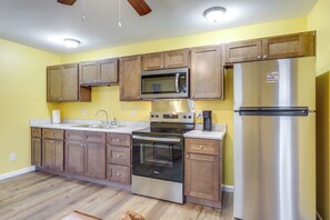 Apartment (1 Bedroom) | Interior - Downtown Ashland Gateway! Apt w/ Comforts of Home (Ashland)