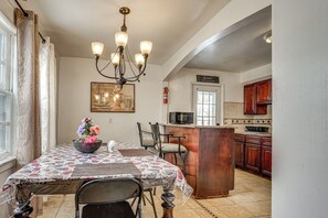 Apartment (2 Bedrooms) | Interior - 2 Mi to UBS Arena & Belmont Park: Suburban Escape (Elmont)