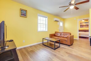 Interior - Close to Downtown Ashland! Convenient Suite (Ashland)
