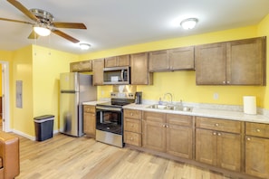 A kitchen with wooden cabinets, stainless steel appliances, and a ceiling fan. - Close to Downtown Ashland! Convenient Suite (Ashland)