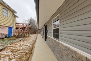 Interior - Close to Downtown Ashland! Convenient Suite (Ashland)