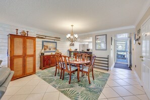 Apartment (2 Bedrooms) | Interior - Boat, Fish & Swim: Condo on St Johns River! (Welaka)