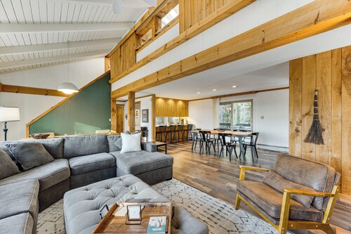 Resort-style Community! Quechee Chalet w/ Deck