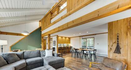 Resort-style Community! Quechee Chalet w/ Deck